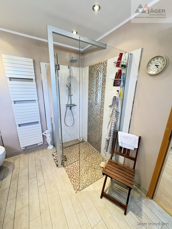 mit begehbarer Dusche