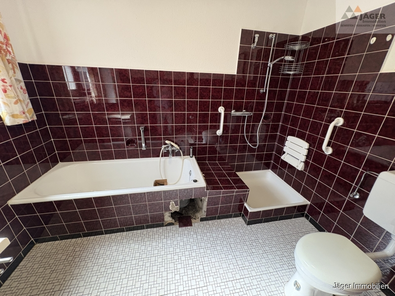 mit Wanne und Dusche