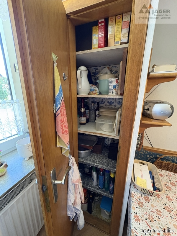 mit Speiseschrank