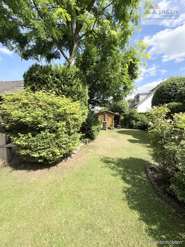 seitlicher Gartenbereich