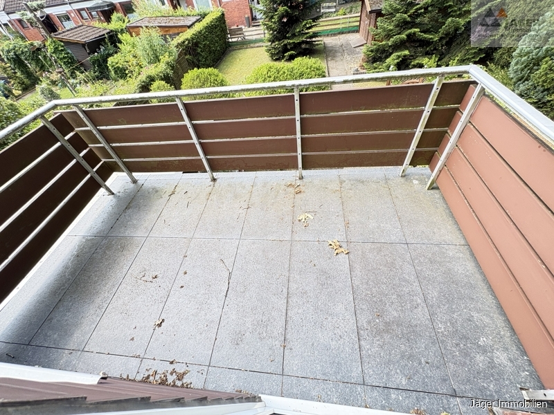 mit großem Balkon