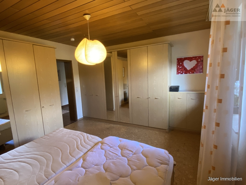 mit Platz für Schränke