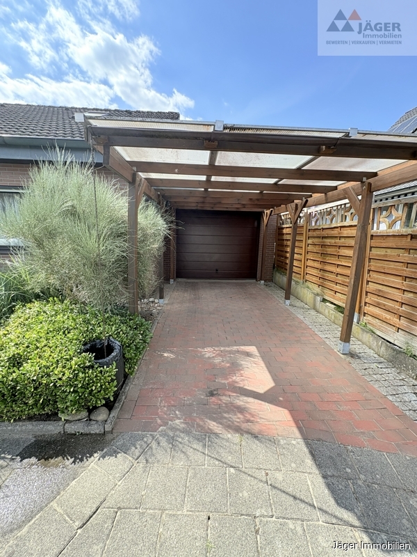 Garage mit Carport