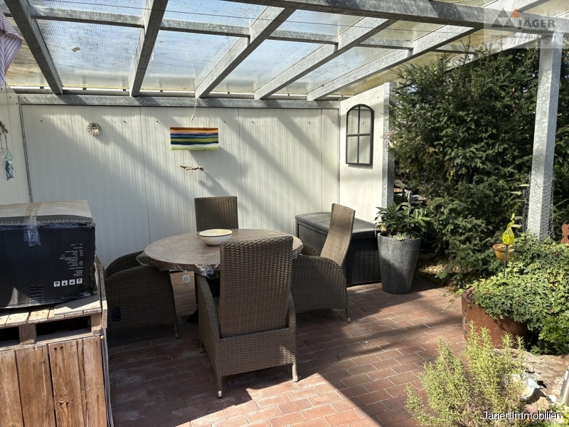 überdachte Frühstücksterrasse