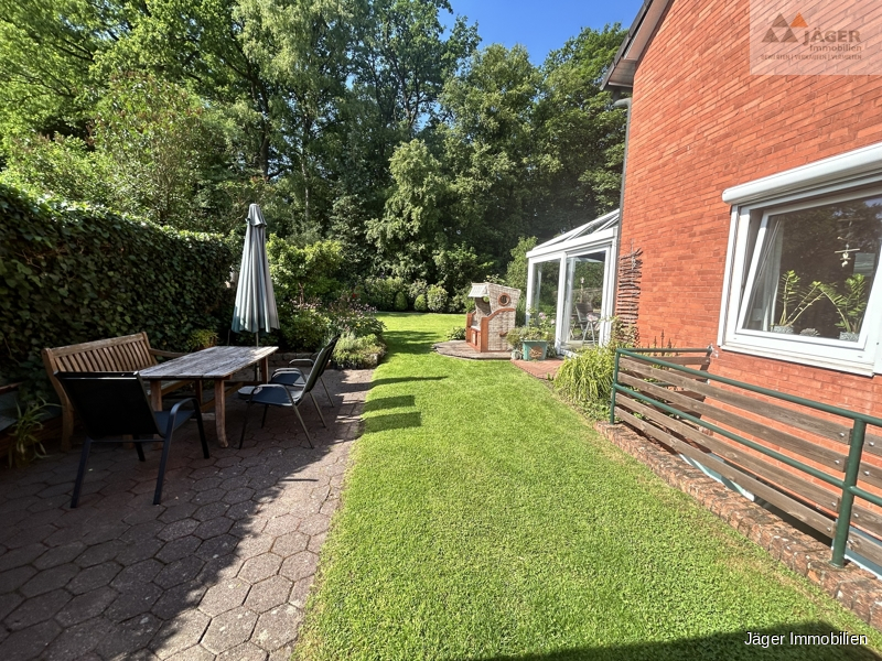 seitlicher Gartenbereich