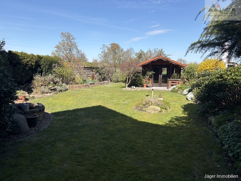 großer Gartenbereich