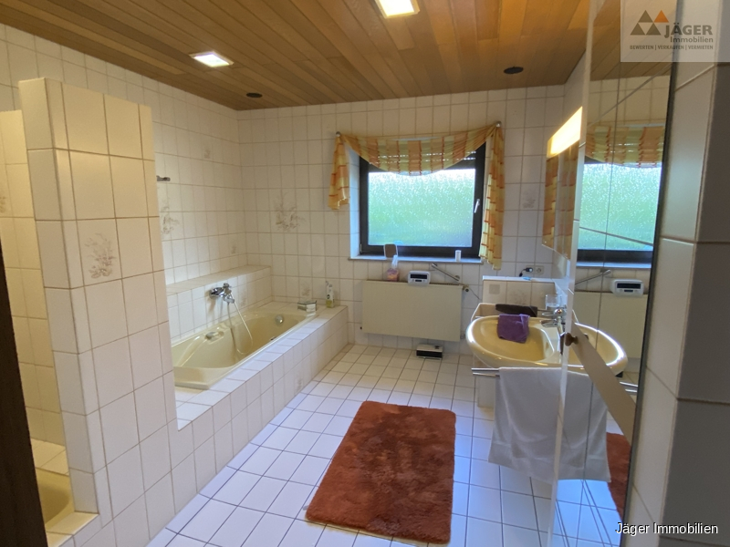 großes Badezimmer
