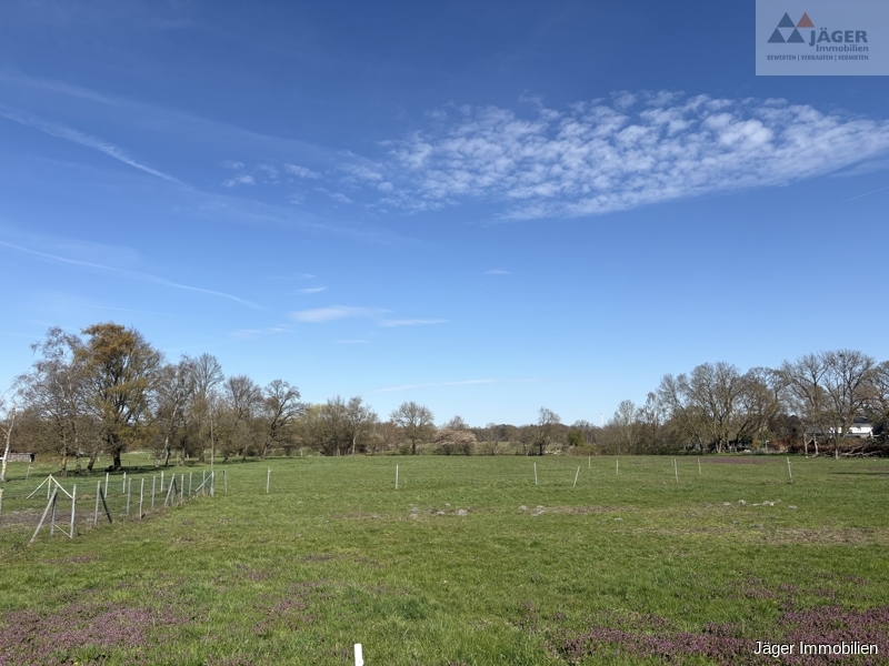 Fernblick über Wiesen
